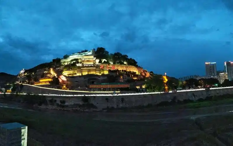 延安清凉山夜景