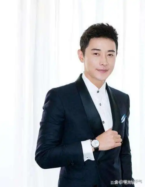 唐嫣高中旧照被同桌曝光,23年前就穿名牌,整没整容一目了然!