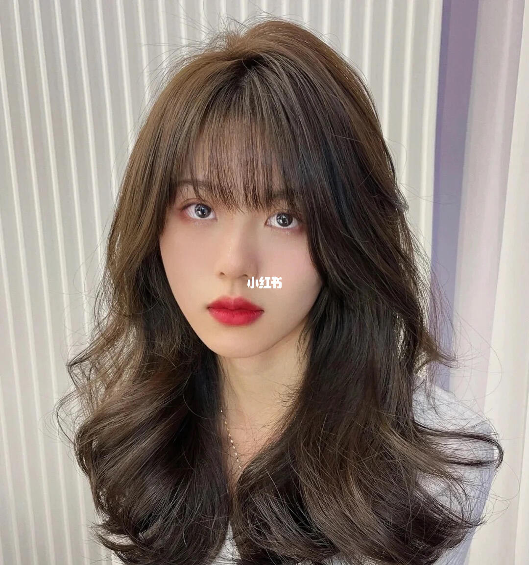 蓬松饱满气墊烫中发锁骨发烫发发型