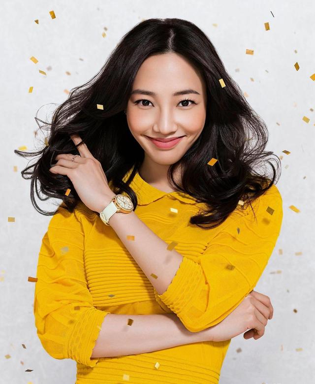 近日,一组白百何的泳装照片在网络上迅速走红,这位中国内地女演员以