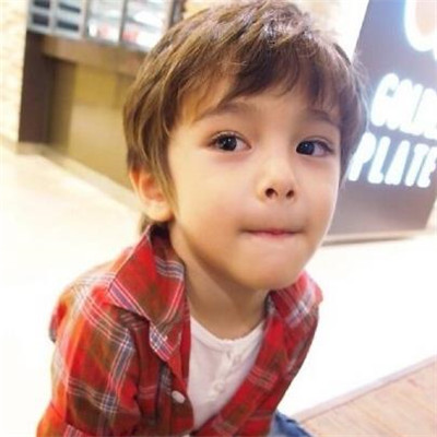 帅气可爱小男孩头像阳光帅气男孩图片大全