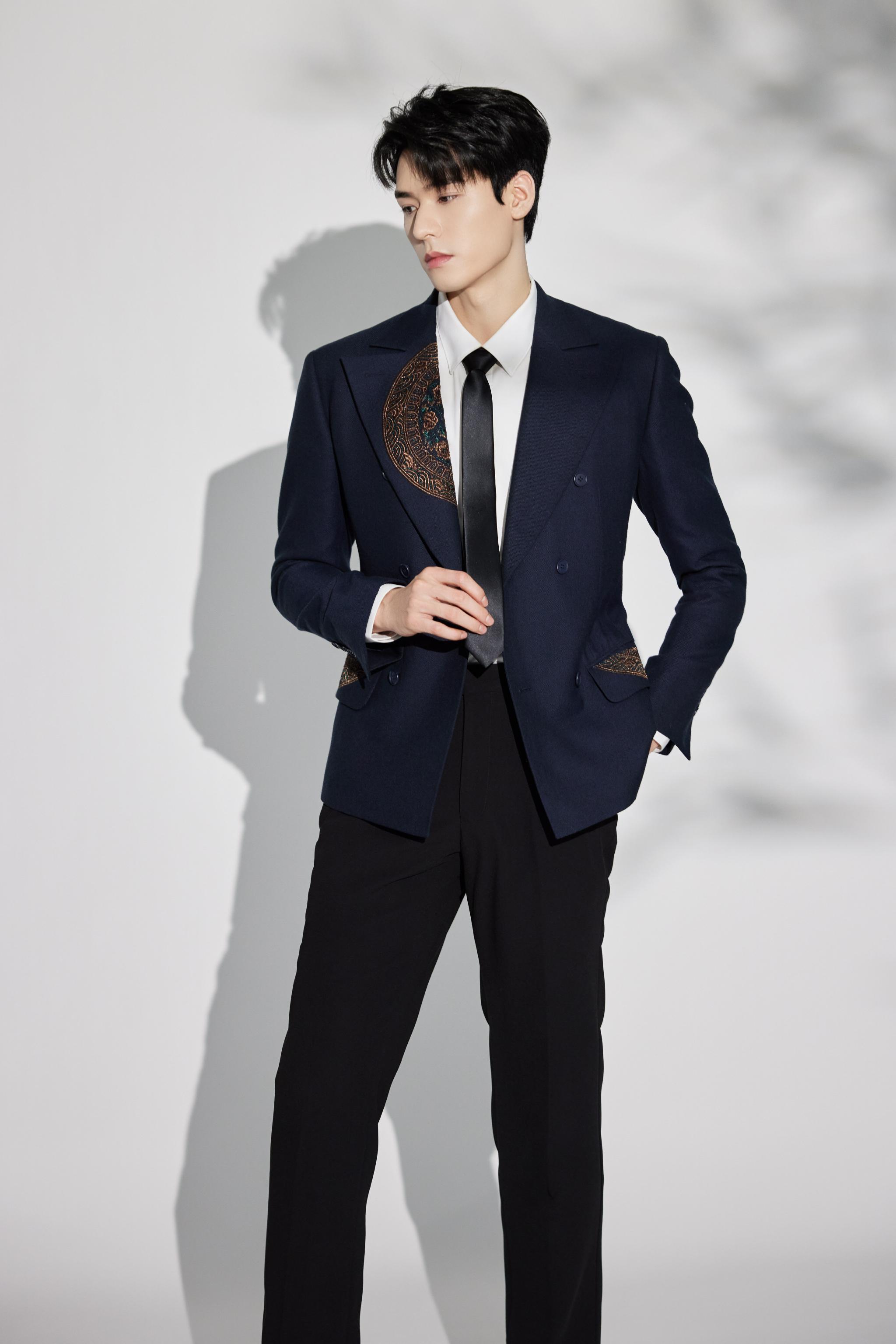 龚俊百花迎春造型图喜迎新年看俊俊用歌声唱响未来