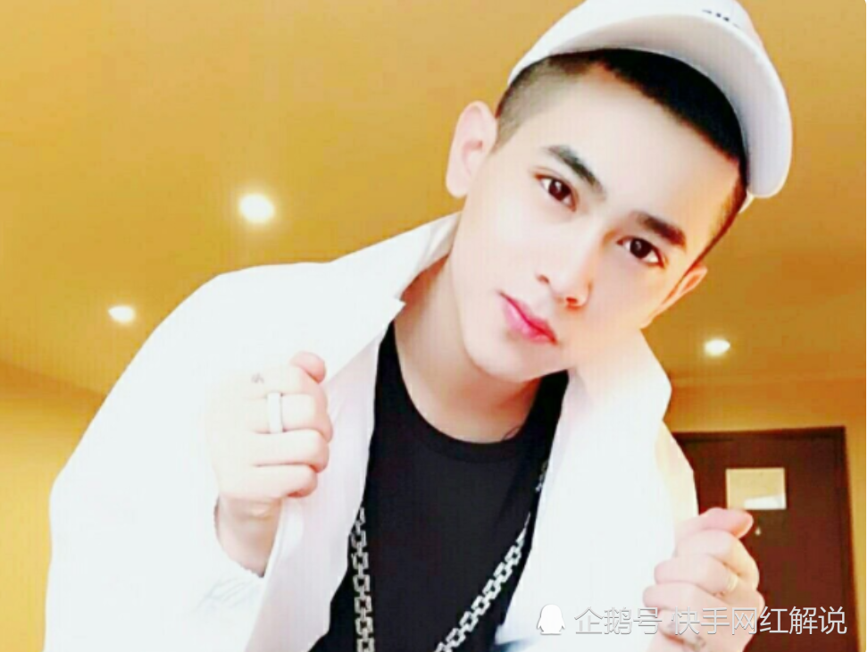 网红吴迪效仿辛巴直播怒斥平台官方批判官方霸王条款合同