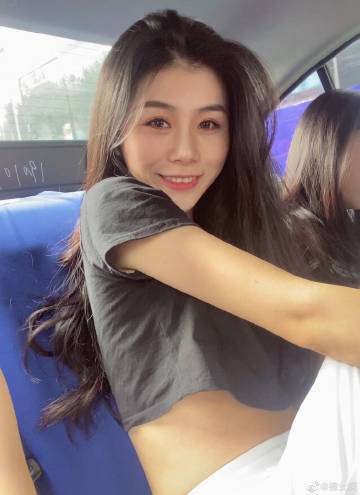 a 微关系 她的关注(266) yuri睿哥 怡含怡含 小周不花钱 沈梦辰