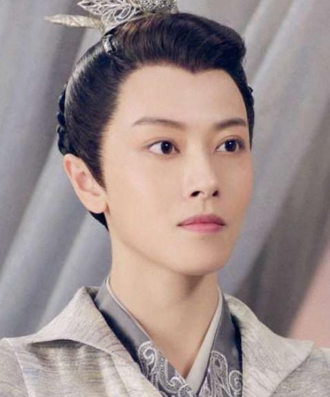 女明星女扮男装,杨幂清秀赵丽颖英气,而她却让人分不清是男是女