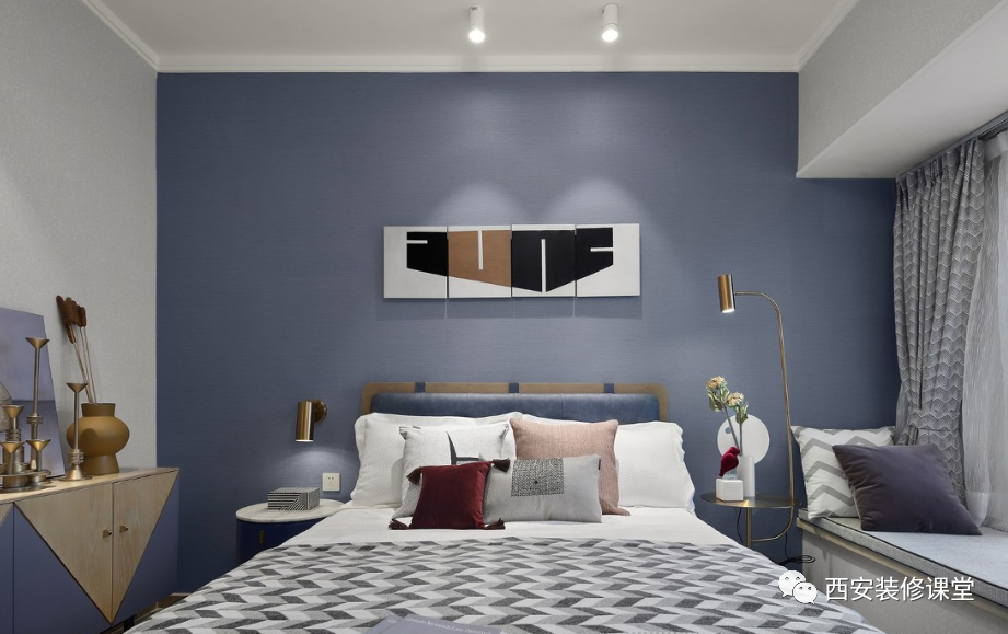 其他大面积墙面采用灰色铺垫,有层次,但是又不突兀▲背景局部蓝色的拼
