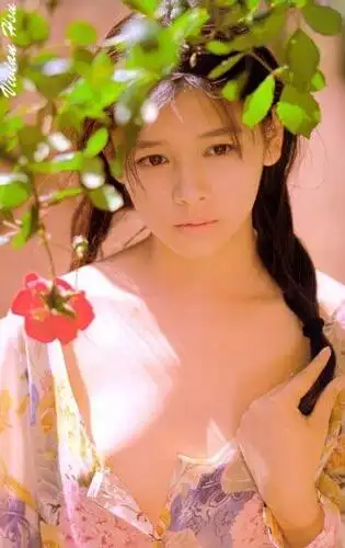 徐若瑄性感写真网上热传身材圆润体态青春