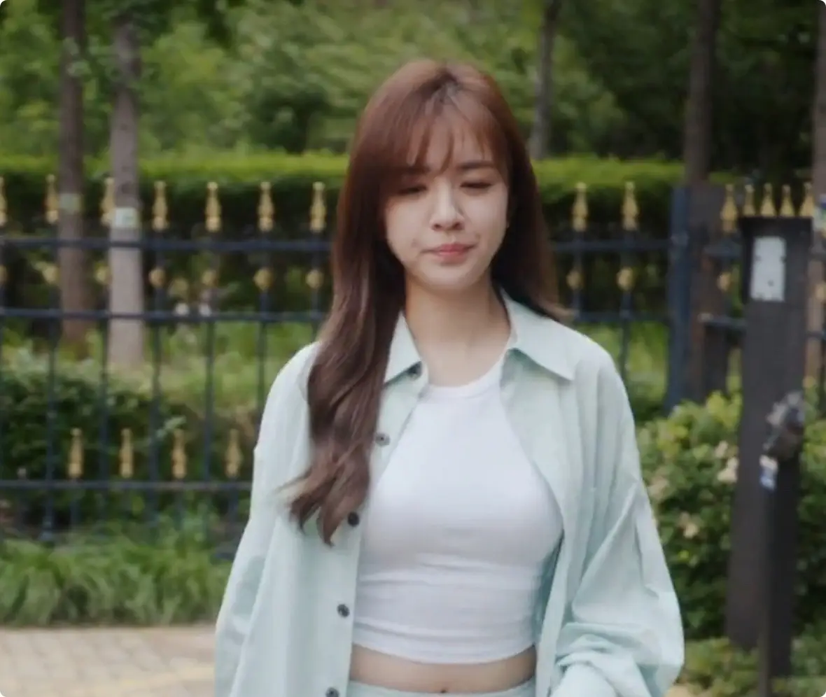 这一次,被勒出赘肉的王晓晨,把她的"中年尴尬"展现得淋漓尽致_演技