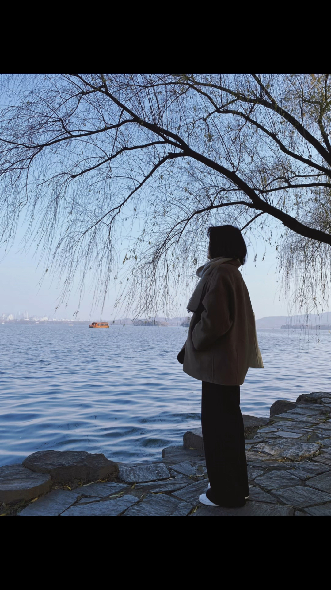 一个人旅游,如何自拍出又高又瘦的意境感背影照?