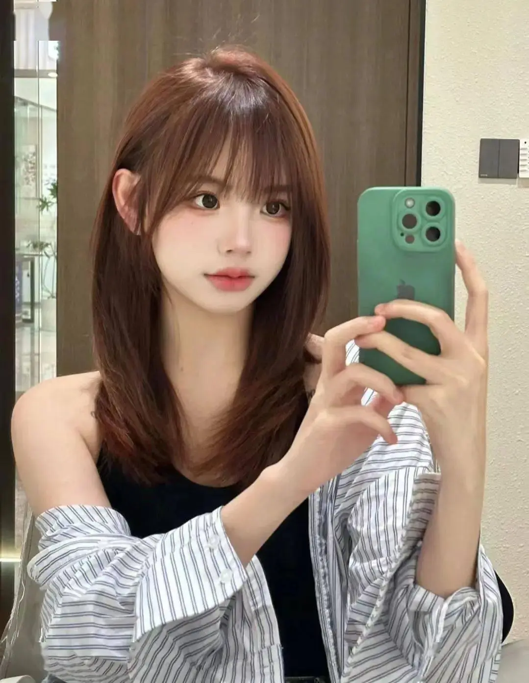 今年流行一种发型叫"锁骨发",洋气减龄显脸小,效果堪比整容