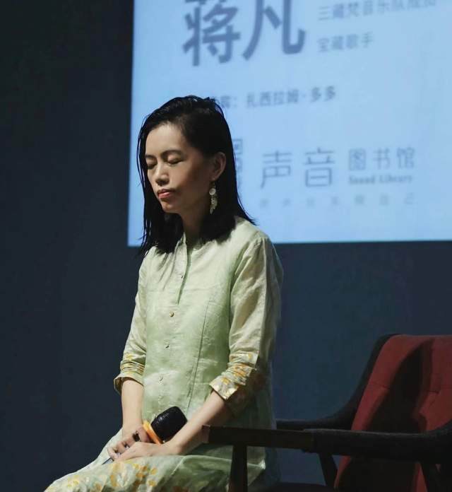 对于女歌手蒋凡去世的原因,目前还没有任何一个相关的消息传出来,但