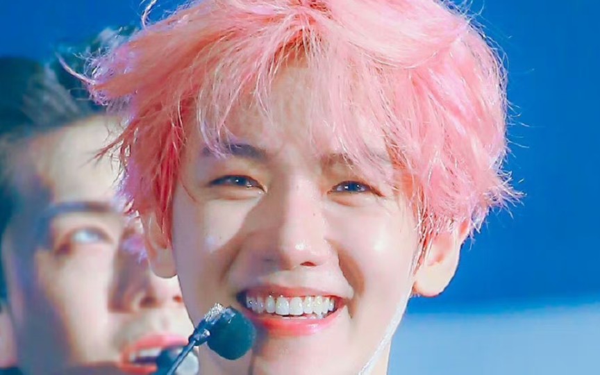 【exo边伯贤】笑起来超甜的啵啵虎(原来笑容真的可以传染)视频前的