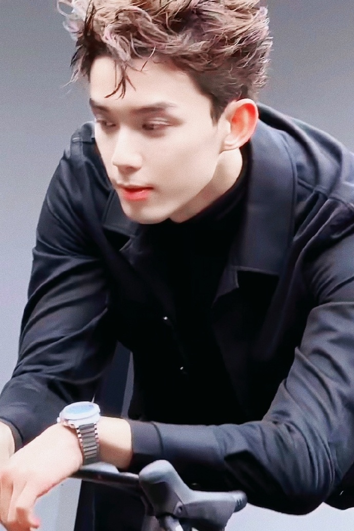 吴磊超话/#智族gq moty年度人物#all black 01@吴磊leo