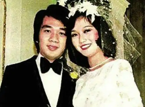 赵雅芝和第一任丈夫黄汉伟结婚照