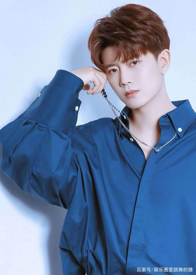 任嘉伦帅气壁纸,最后一张令人惊艳,快来认领国超哥哥