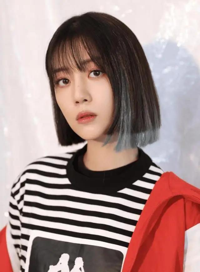 在中国演艺圈,李溪芮是一位很有名气的女星,因为她漂亮的外表和精湛的