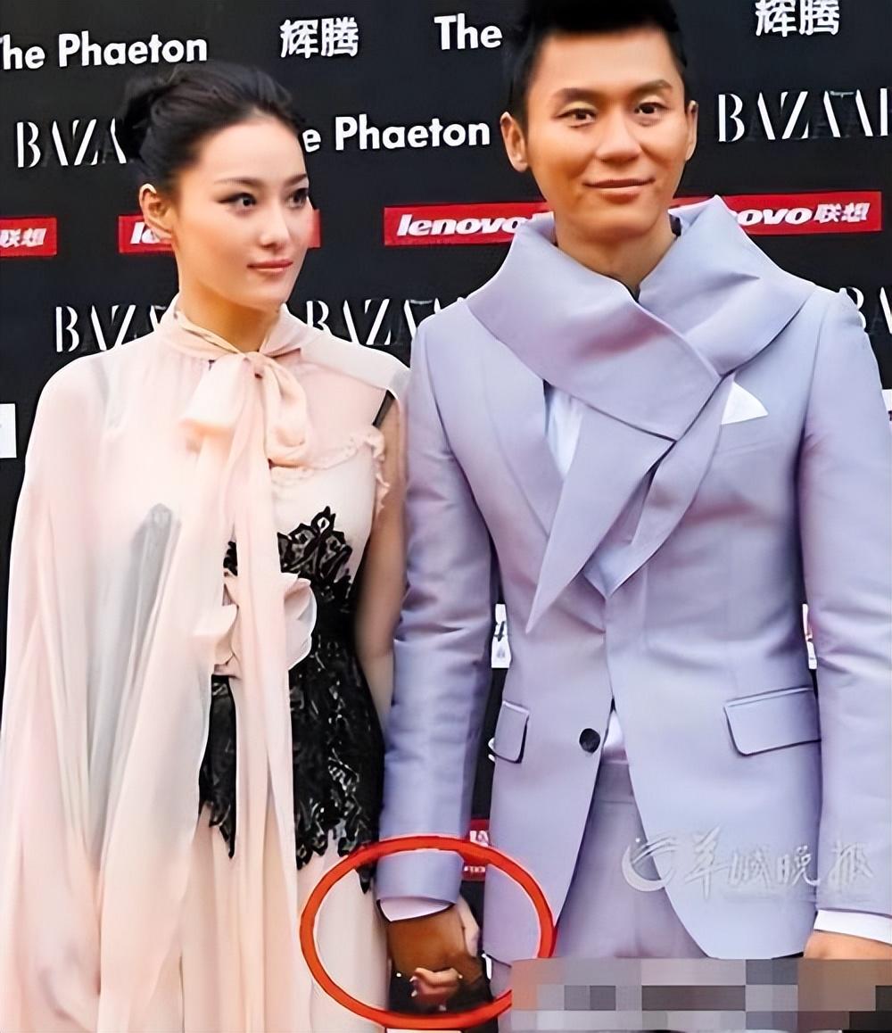 在一次饭局上,同样不温不火的李晨走进来张馨予的世界.