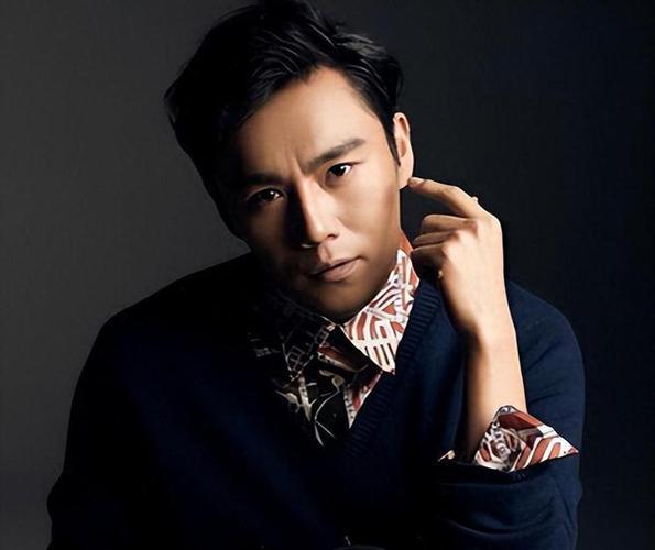 秦昊:从艰辛努力到耀眼成功的真实艺术家 秦昊的演艺生涯,感情历程