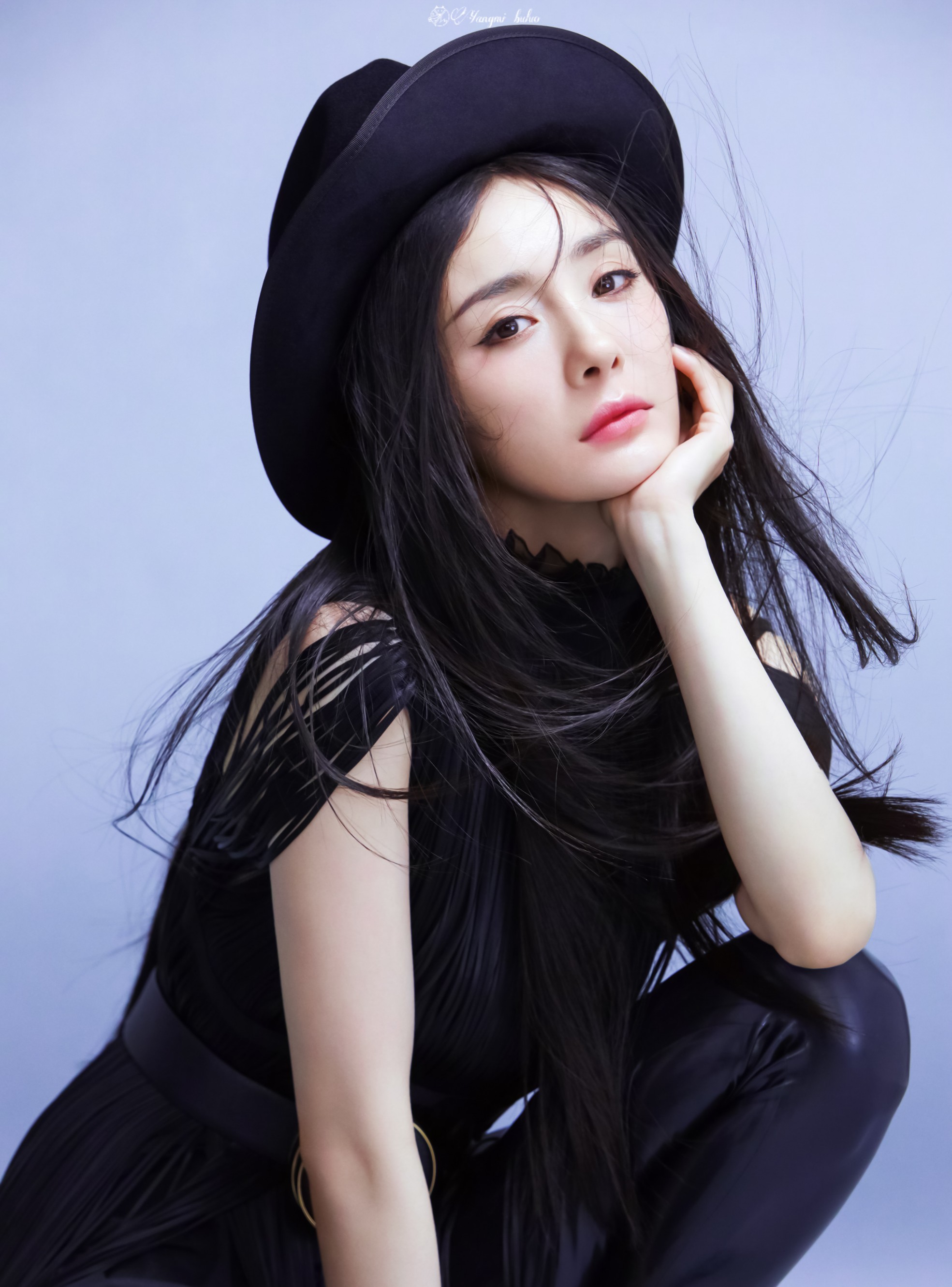 杨幂美图演绎高级黑上色调色9p