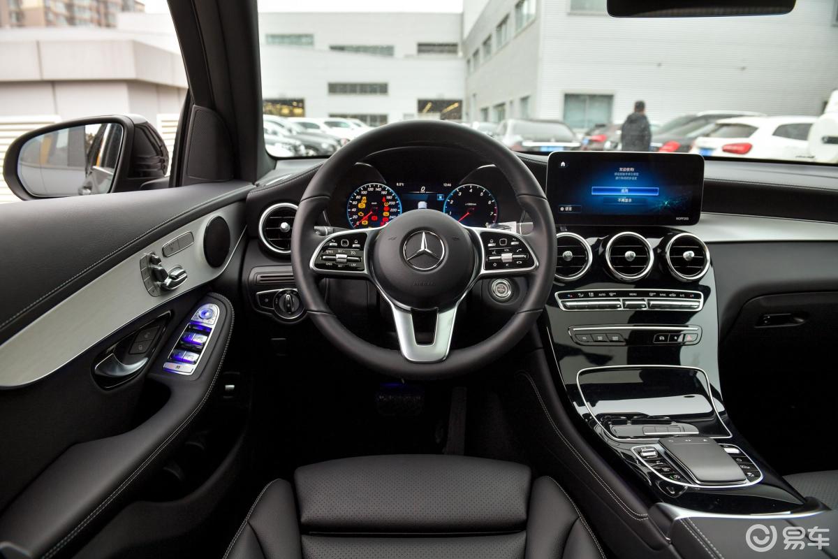 【奔驰glc轿跑2021款glc 260 4matic 轿跑suv驾驶位区域汽车图片-汽车