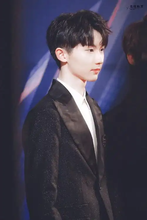 来看一下tf二团时代少年团吧