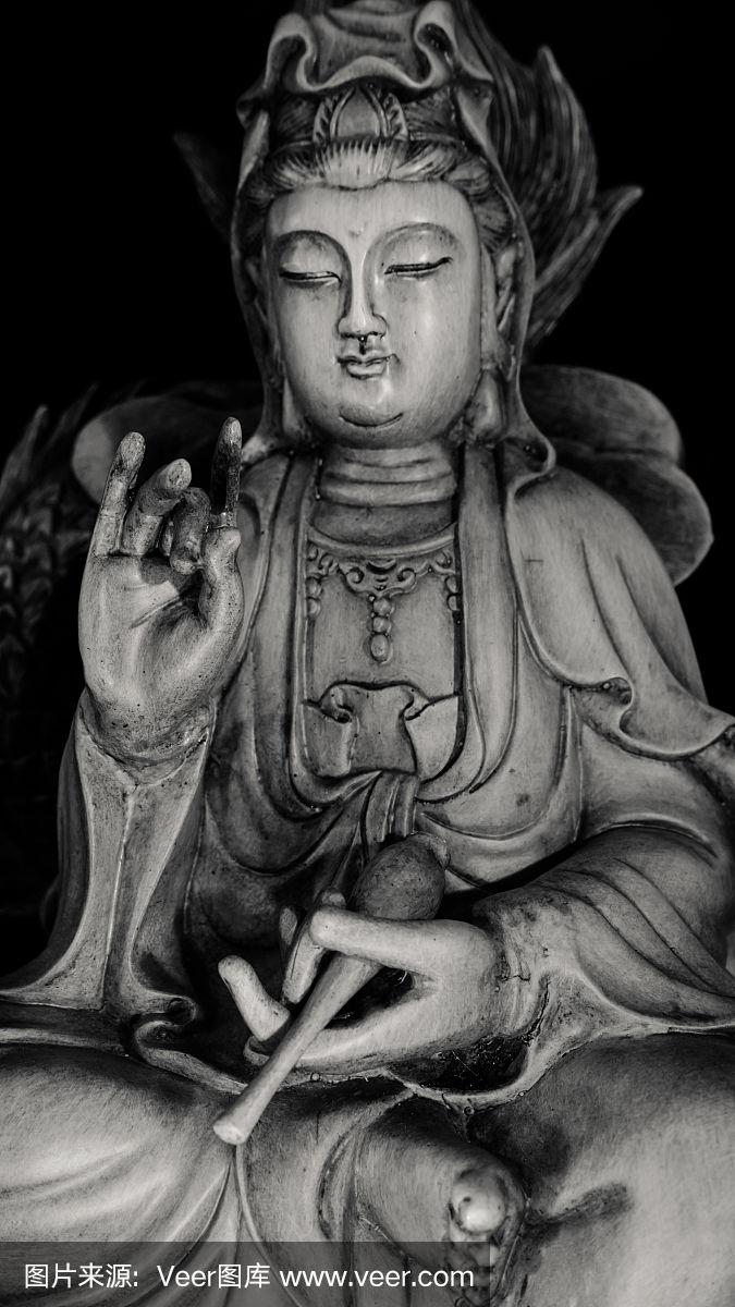 黑白风格的佛像具有淡黑色的造像