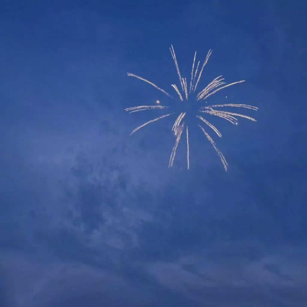 个性卡通微信封面更多图集黑色背景带字微信朋友圈背封面图片大全.