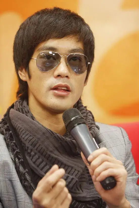 周星驰人缘再度燃爆!陈国坤独家爆料:星爷一声令下,众星争相效颦!