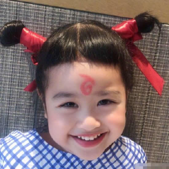 包贝尔女儿cos饺子为表情包再添新素材