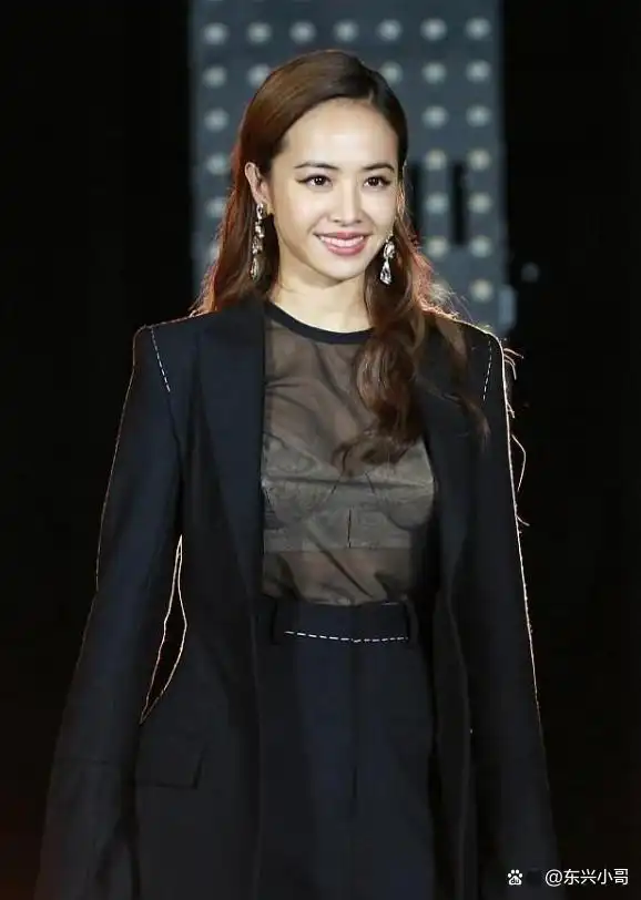 蔡依林世界巡回演唱会造型多变透视紧身等大胆穿着引发热议