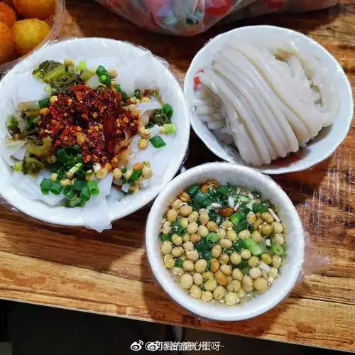 荞凉粉沙土羊肉粉毕节汤圆荞酥臭豆腐恋爱豆腐是不是很有食欲的样子?