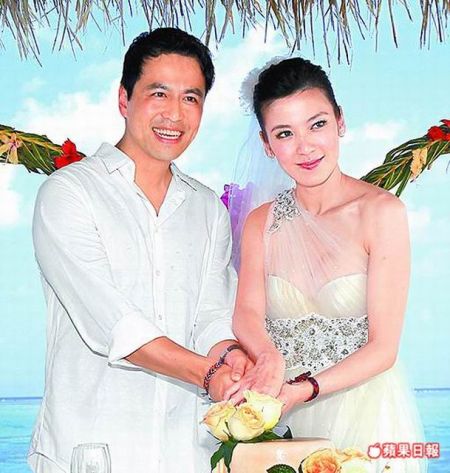 林熙蕾庆女儿双满月 秀照片丰胸入镜被调侃