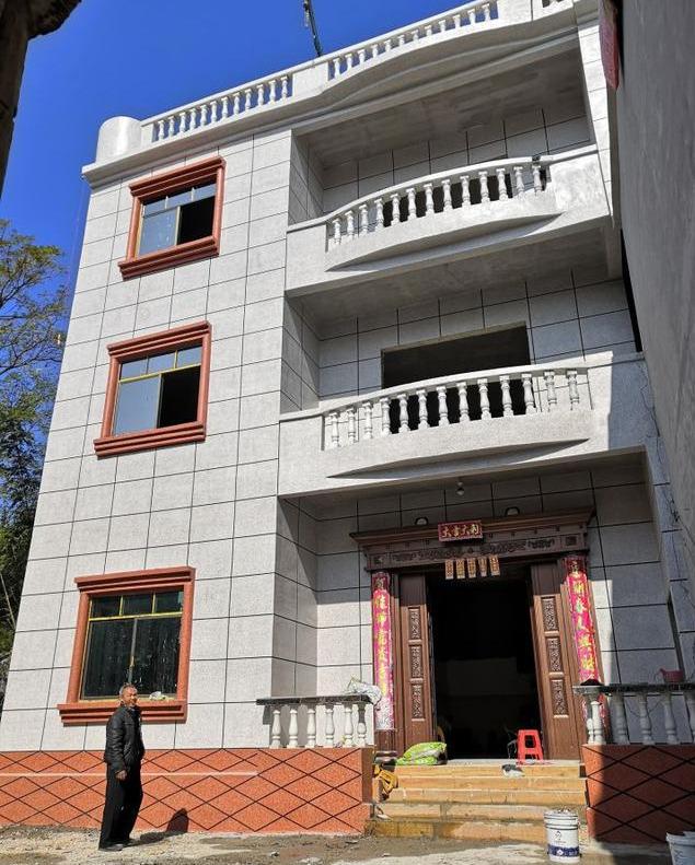 农村房子外墙还在刷白墙?你离别墅差一道外墙装修