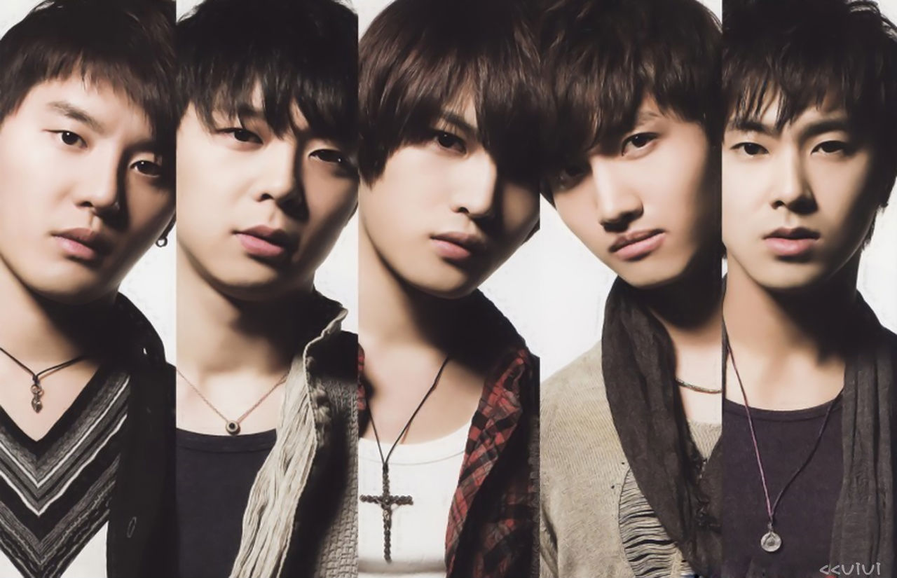 东方神起桌面壁纸 最好包括只有字体的那种