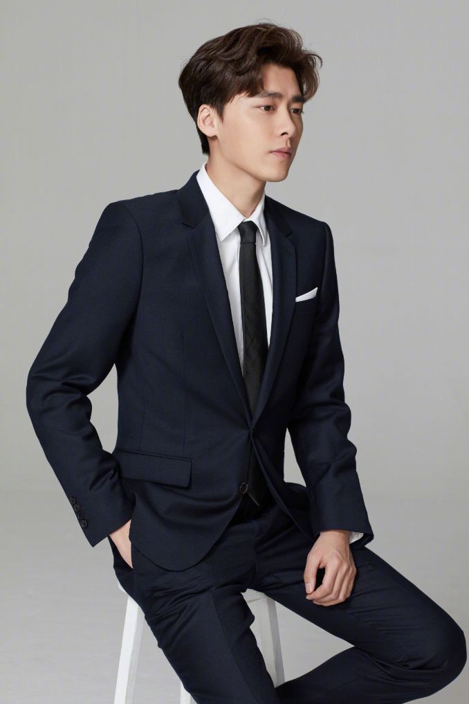 男星的西装照,哪个荷尔蒙爆棚?_男人_宋亚轩_姐姐