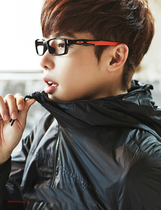 男生栗子色头发