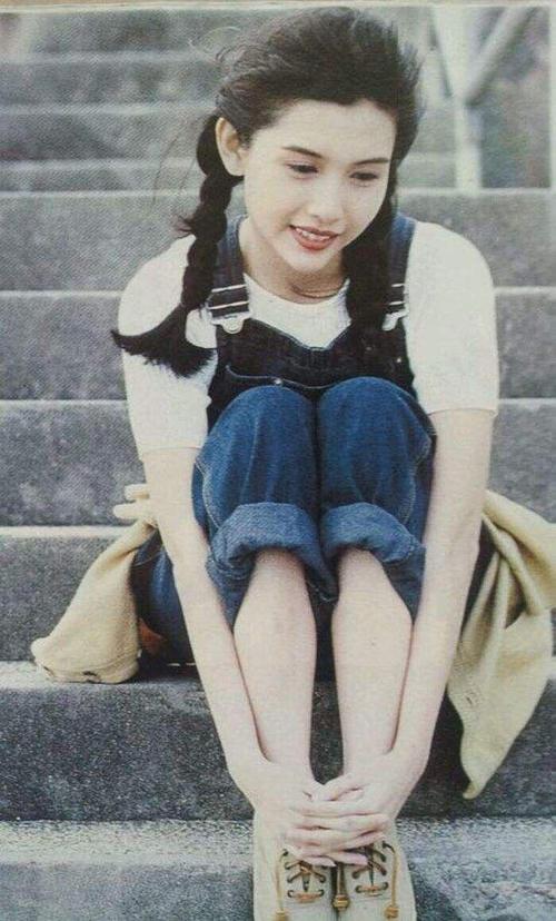 回顾邱淑贞隐秘情史16岁痴恋豪门一朝情断15年爱够4个隐形大佬