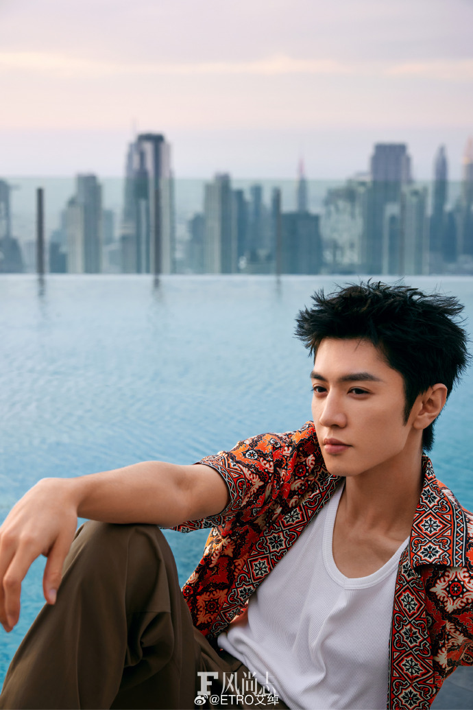 etro星闻#演员@陈哲远-身着2024春夏系列秀款印花衬衫,出镜《风尚志