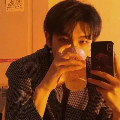 帅哥真人头像高清冷酷帅气看似冷酷无情实际是暖男