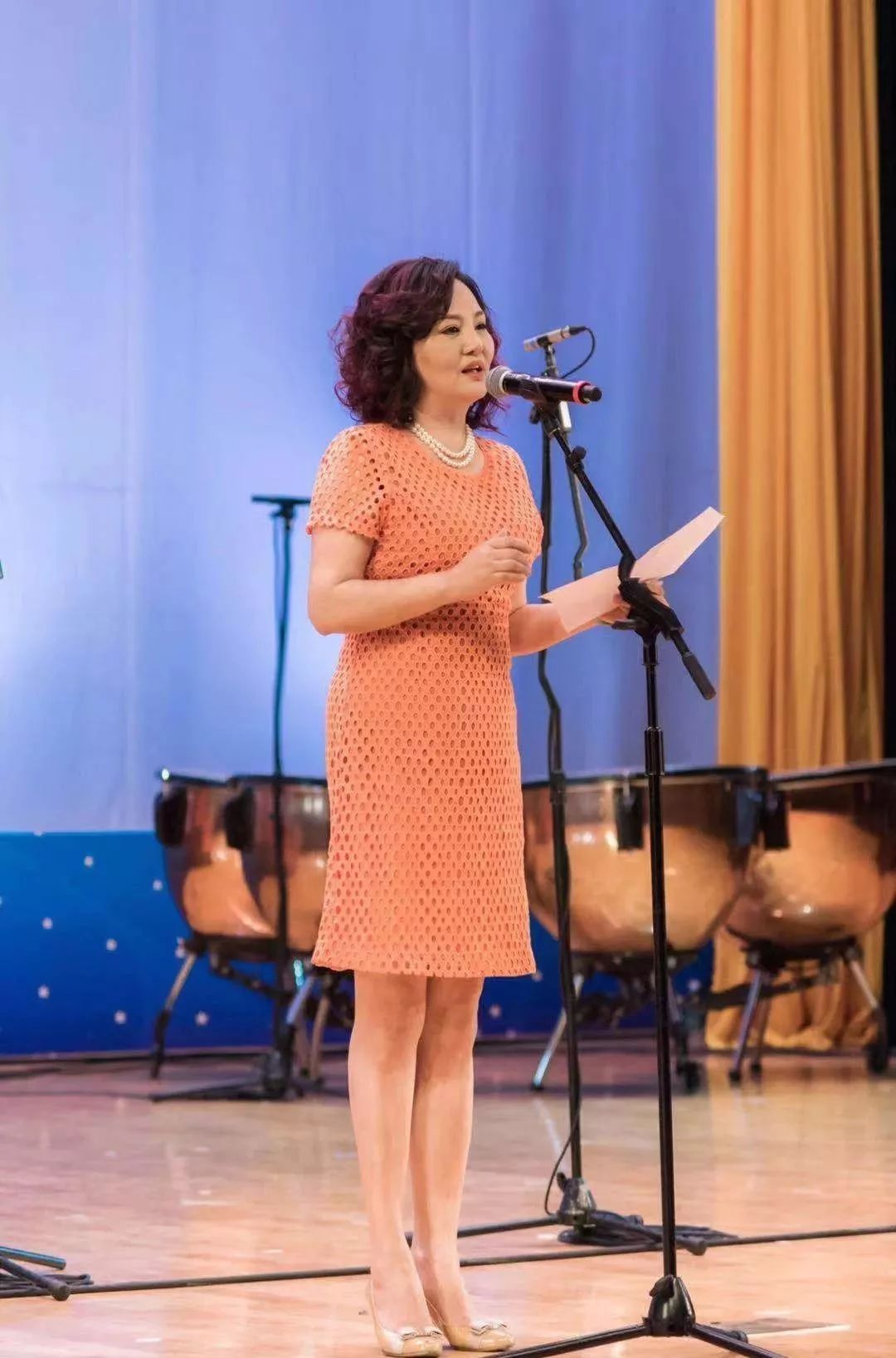 她是实力派女高音师从周小燕先生是廖昌永的师姐人生经历更是传奇