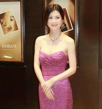 国家一级演员捧红的女星,"乳胶"身材太好,气质尤其出众_发展_童蕾