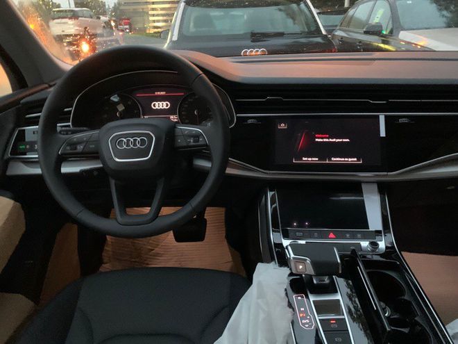 2021款奥迪q7奥迪q7的内饰造型是典型奥迪风格,材质高档,做工精细