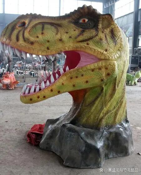 许多影院都会选择用玻璃钢雕塑来作为装饰营造氛围.