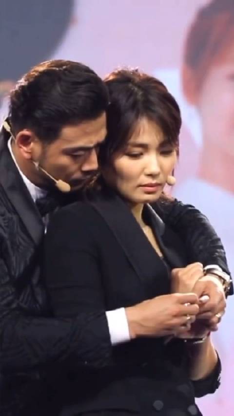 刘涛杨烁 活动现场亲密互动,两人多次饰演情侣