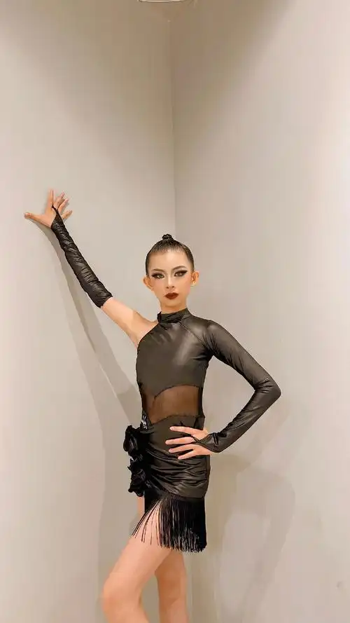 今日份拉丁舞团妆.今天外出化团妆了!已经n次化拉丁妆了,妆容 - 抖音