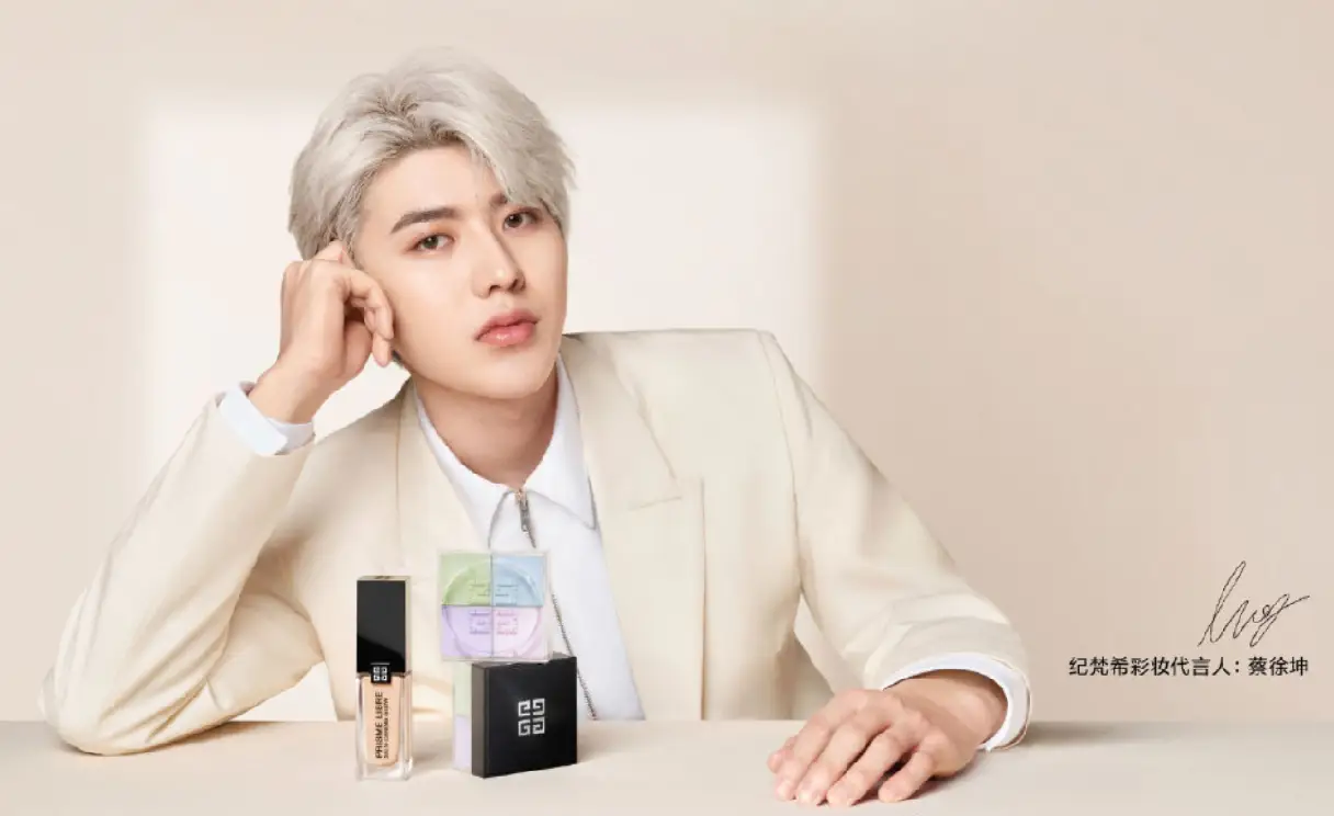 蔡徐坤今日份品牌新图释出 银发贵公子时刻展现迷人一面