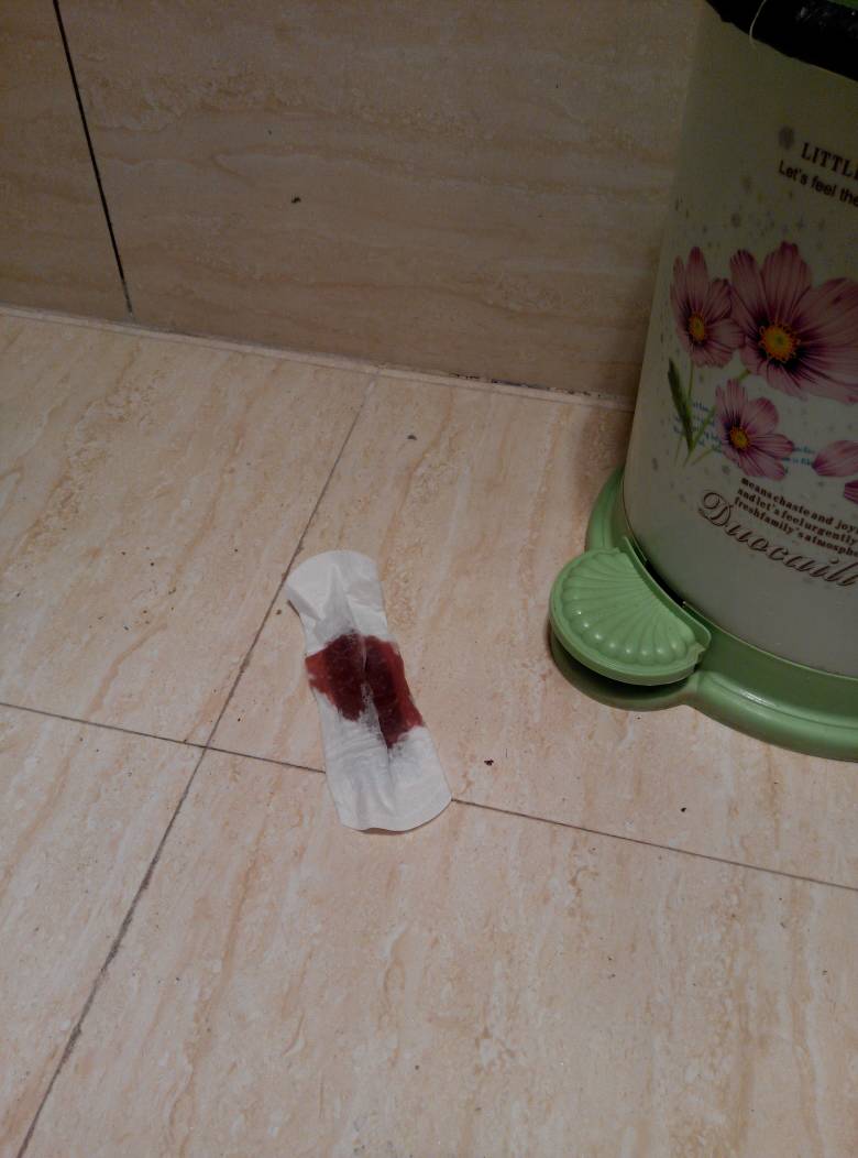 刚换下来的护垫也有这么多血这正常吗?这第4天