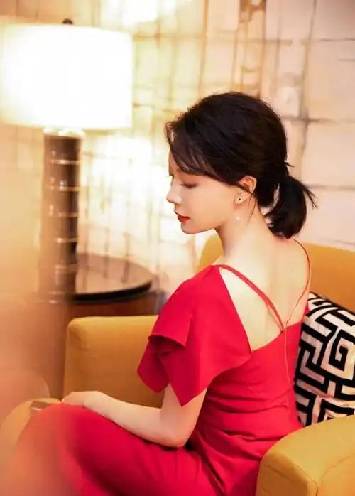 令人惊讶的"成熟"性感!陈数45岁,毛茸茸的,性感有女人味!