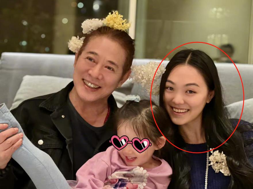 乍一看,李连杰的女儿长得很普通.