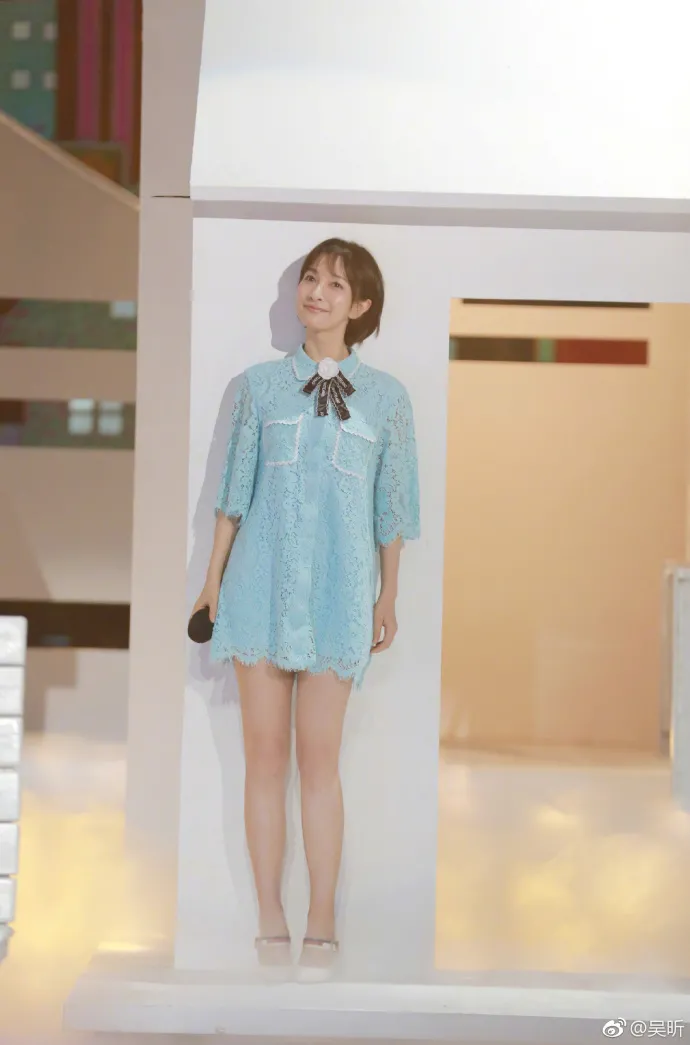 35岁吴昕醉酒落泪吐露心声:希望38岁结婚,39岁生子